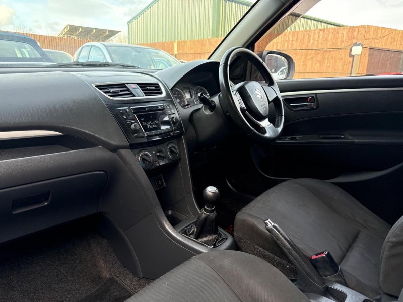 SUZUKI SWIFT