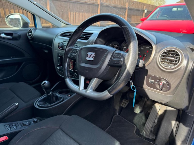 SEAT LEON