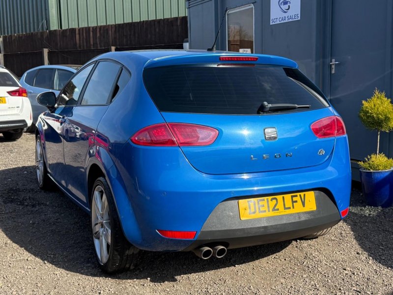 SEAT LEON