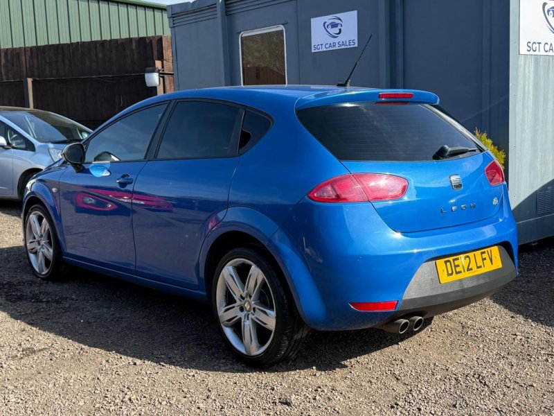 SEAT LEON