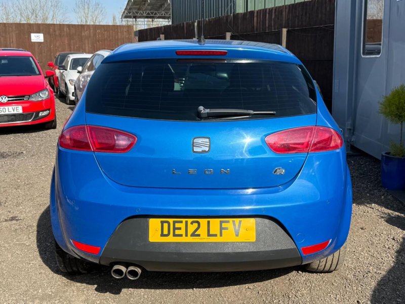 SEAT LEON