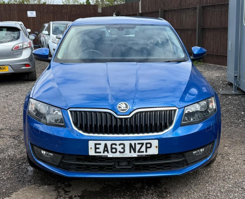 View SKODA OCTAVIA 2.0 TDI Elegance Euro 5 (s/s) 5dr