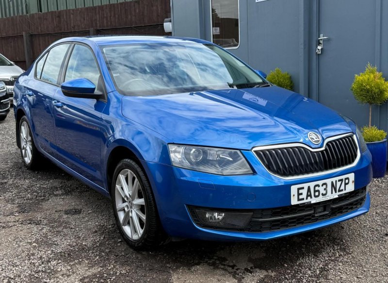 View SKODA OCTAVIA 2.0 TDI Elegance Euro 5 (s/s) 5dr