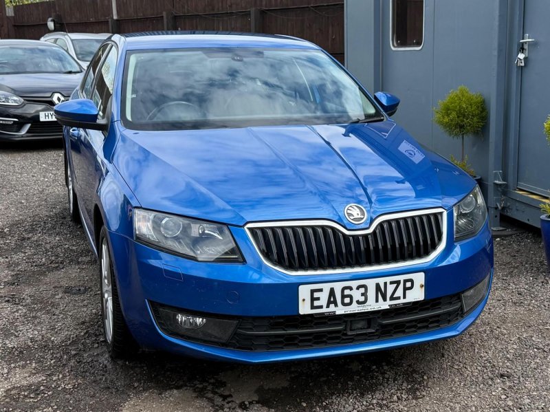 View SKODA OCTAVIA 2.0 TDI Elegance Euro 5 (s/s) 5dr