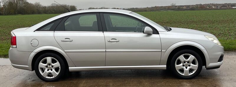 View VAUXHALL VECTRA 1.8 VVT Exclusiv 5dr